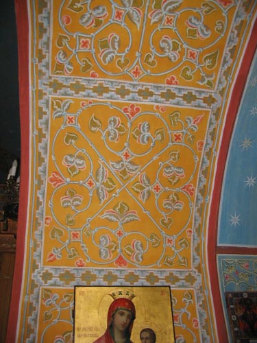 Орнамент в арке, соединяющей центральную и трапезную части храма. Фрагмент